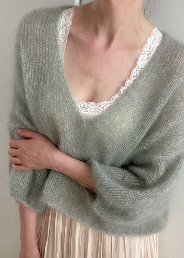 Ravelry: The Willow Crop Sweater pattern by Kelsie Weeks